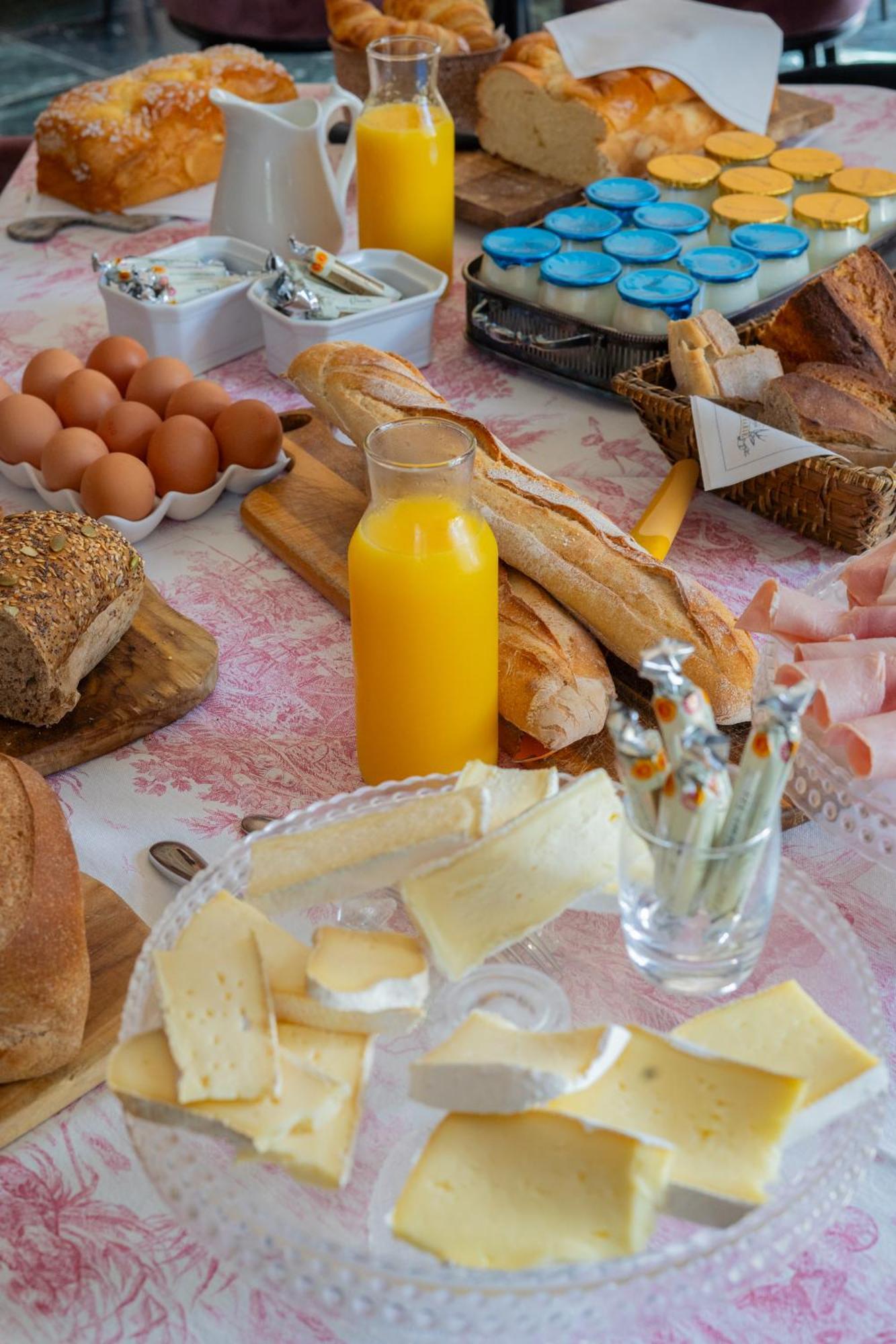 Castel Bois Marie, Maison D'Hotes مونْتوبا المظهر الخارجي الصورة A bottle of orange juice