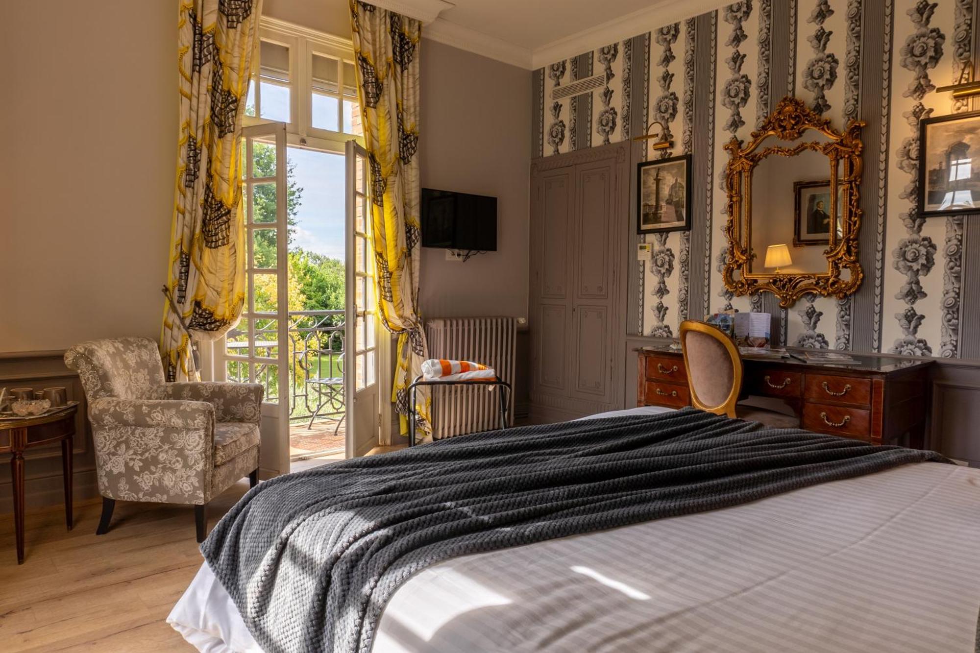 Castel Bois Marie, Maison D'Hotes مونْتوبا المظهر الخارجي الصورة A room at the hotel