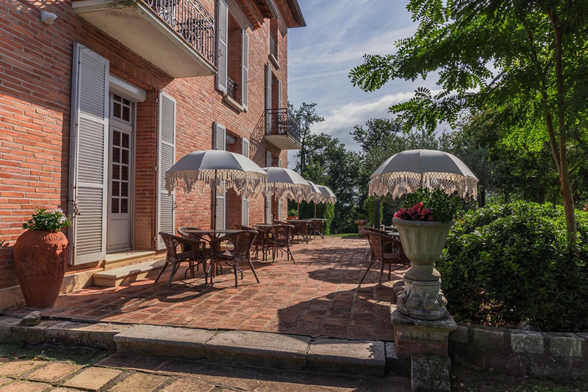 Castel Bois Marie, Maison D'Hotes مونْتوبا المظهر الخارجي الصورة The terrace of the restaurant