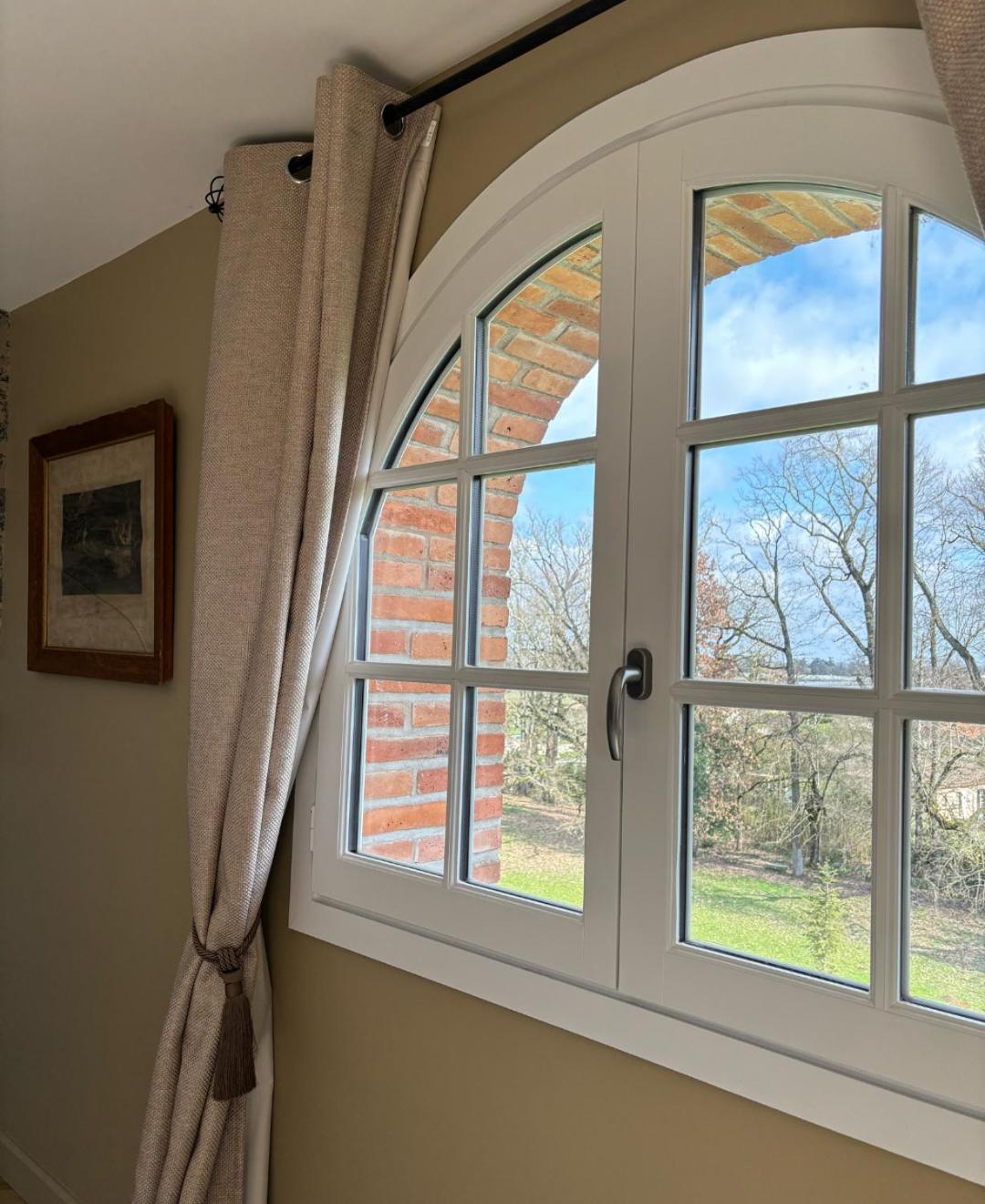 Castel Bois Marie, Maison D'Hotes مونْتوبا المظهر الخارجي الصورة A window with a curtain