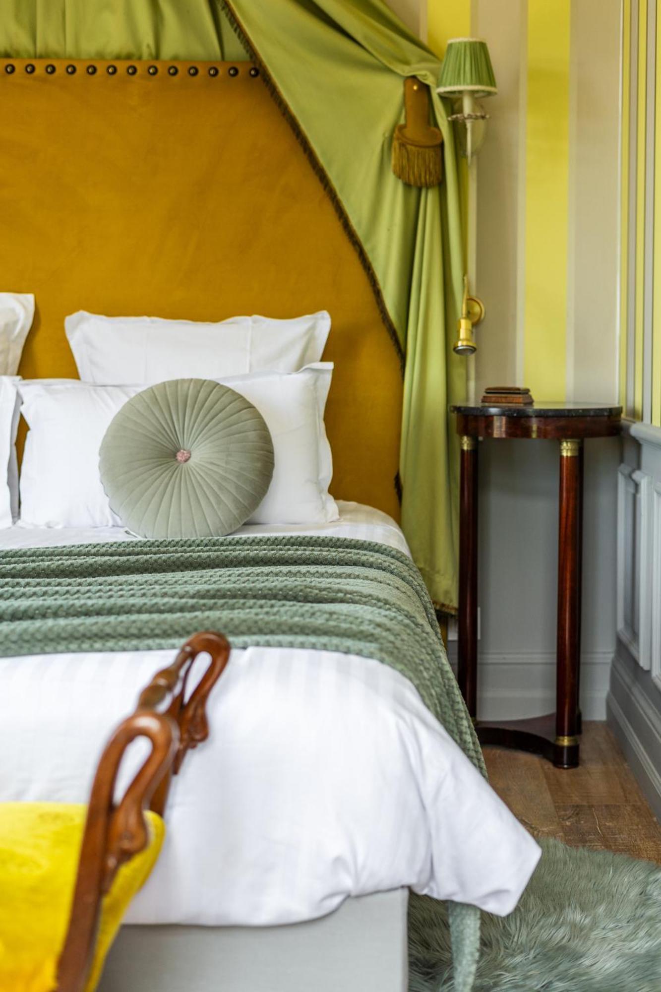 Castel Bois Marie, Maison D'Hotes مونْتوبا المظهر الخارجي الصورة A round cushion