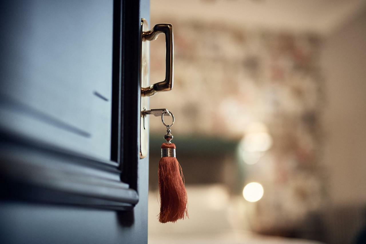Castel Bois Marie, Maison D'Hotes مونْتوبا المظهر الخارجي الصورة A door with a hotel room key