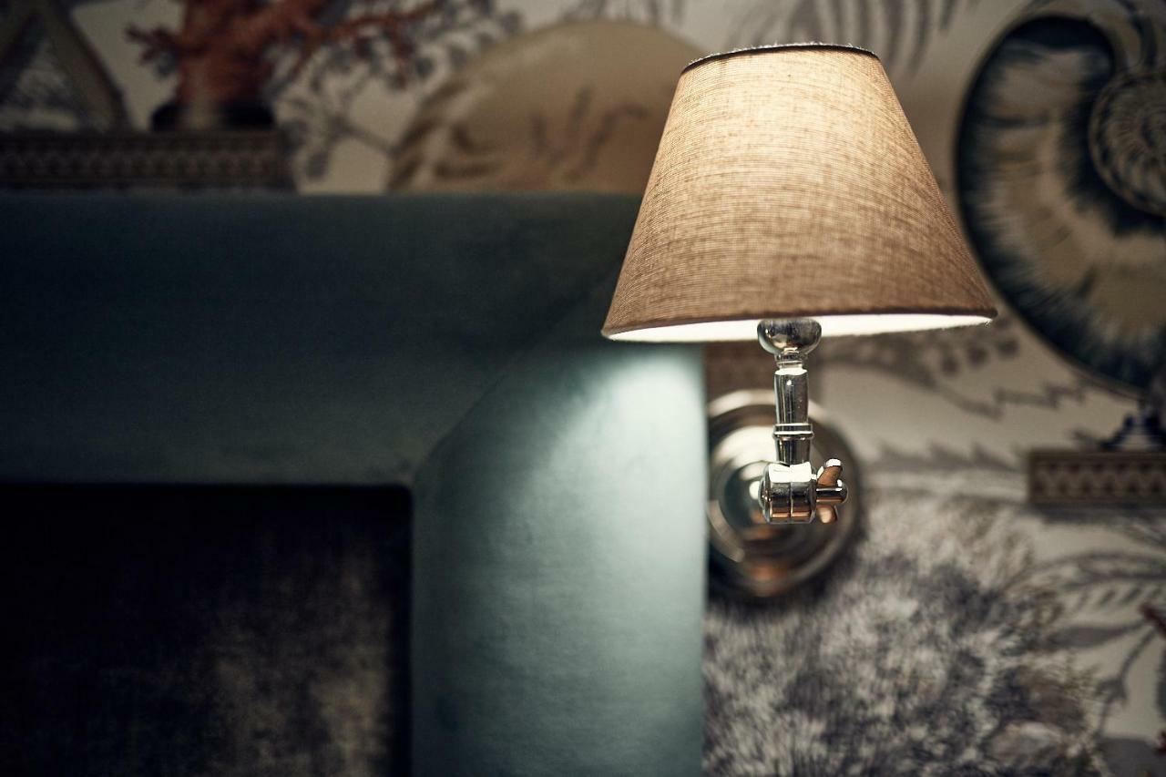 Castel Bois Marie, Maison D'Hotes مونْتوبا المظهر الخارجي الصورة A wall light